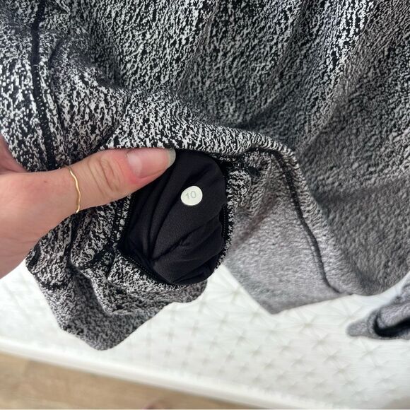 Lululemon Rush Hour 1/2 Zip
Running Luon Spray Jacquard White Black - Picture 12 of 12